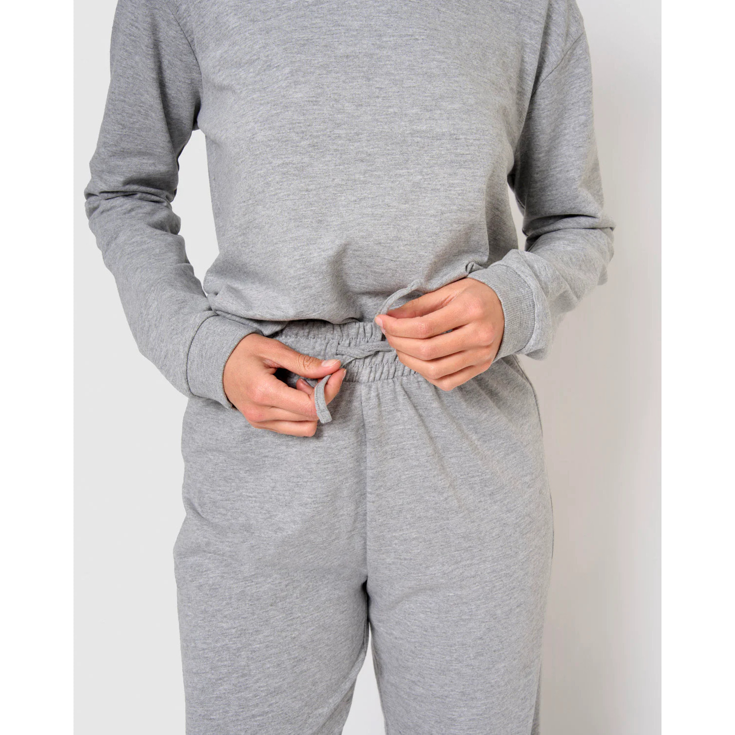 Pantalón largo básico deportivo gris claro