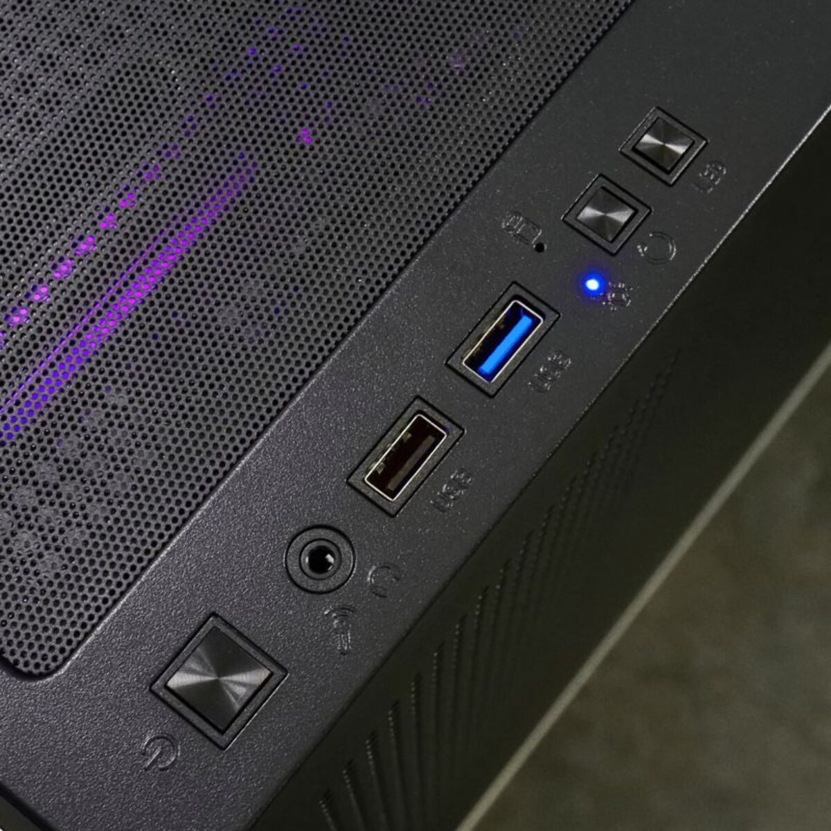 PC Gamer MRED CBT100-01 – AMD Ryzen 7 8700F – AMD Radeon RX 9060 XT – 32 Go RAM DDR5 – SSD 2 To