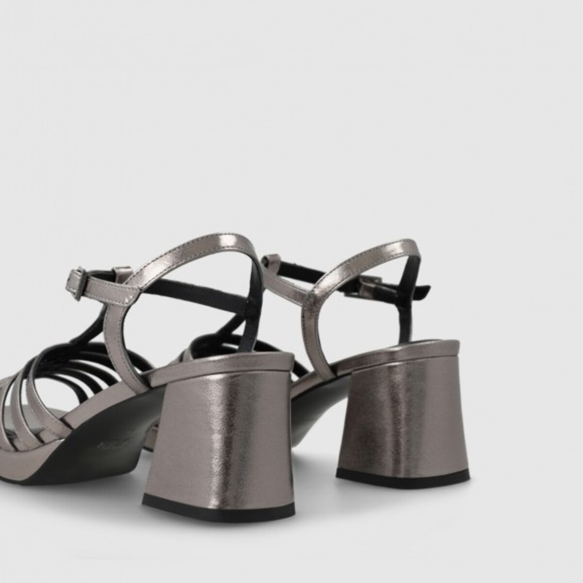 SANDALIAS PLATEADAS PA4820