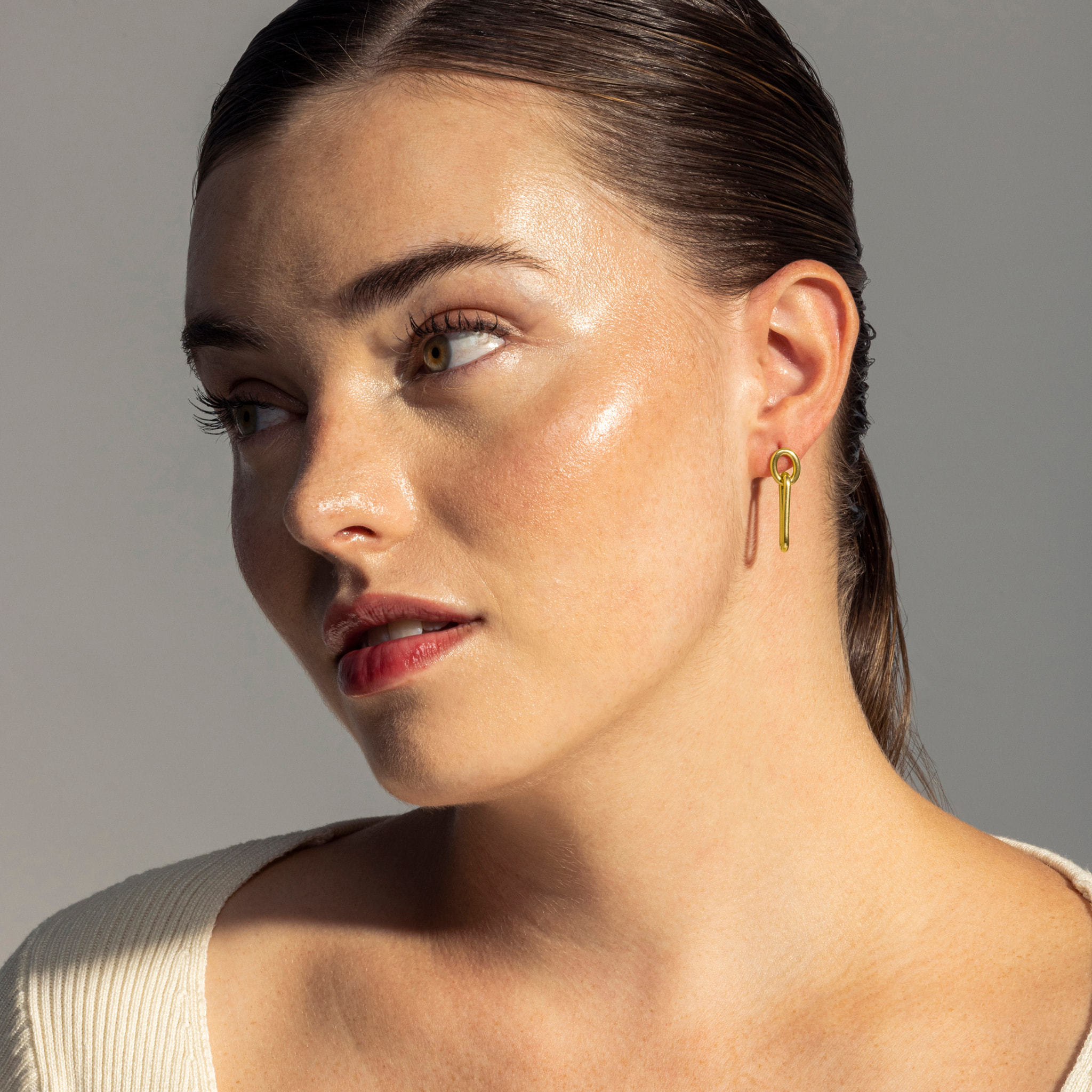 Pendientes acabados en oro amarillo de 18K