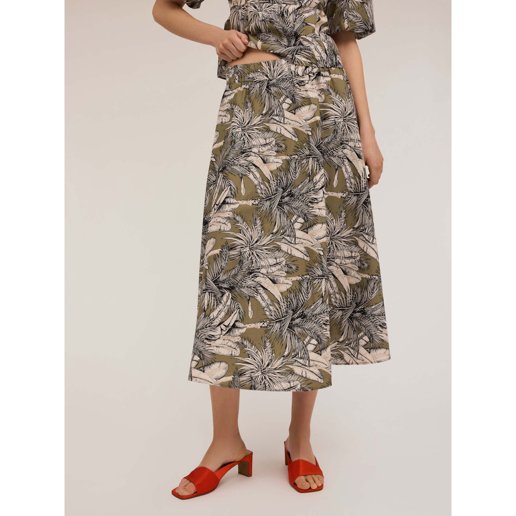 Motivi - Falda con vuelo estampado de jungla - Verde militare
