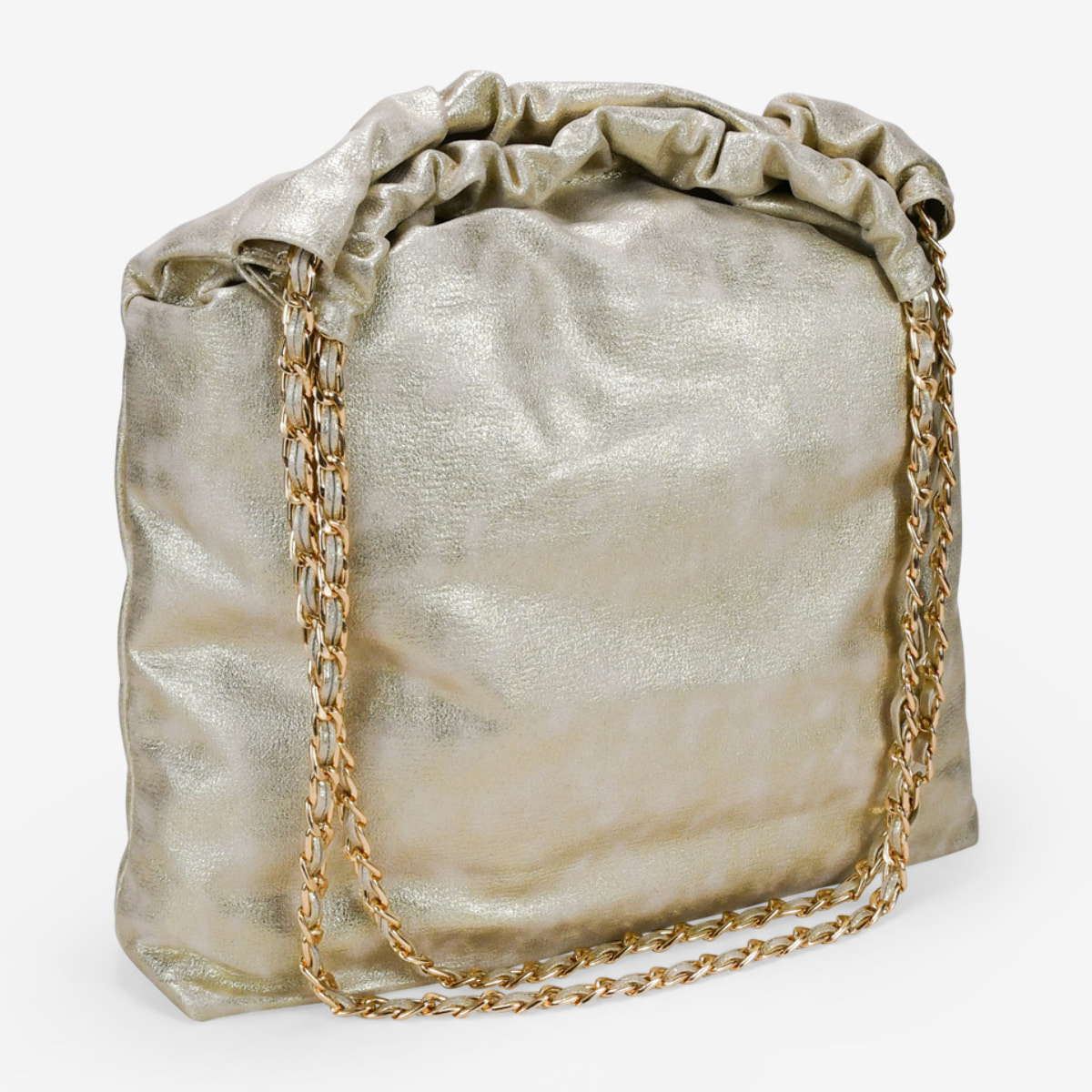 Bolso de hombro dorado con cadena