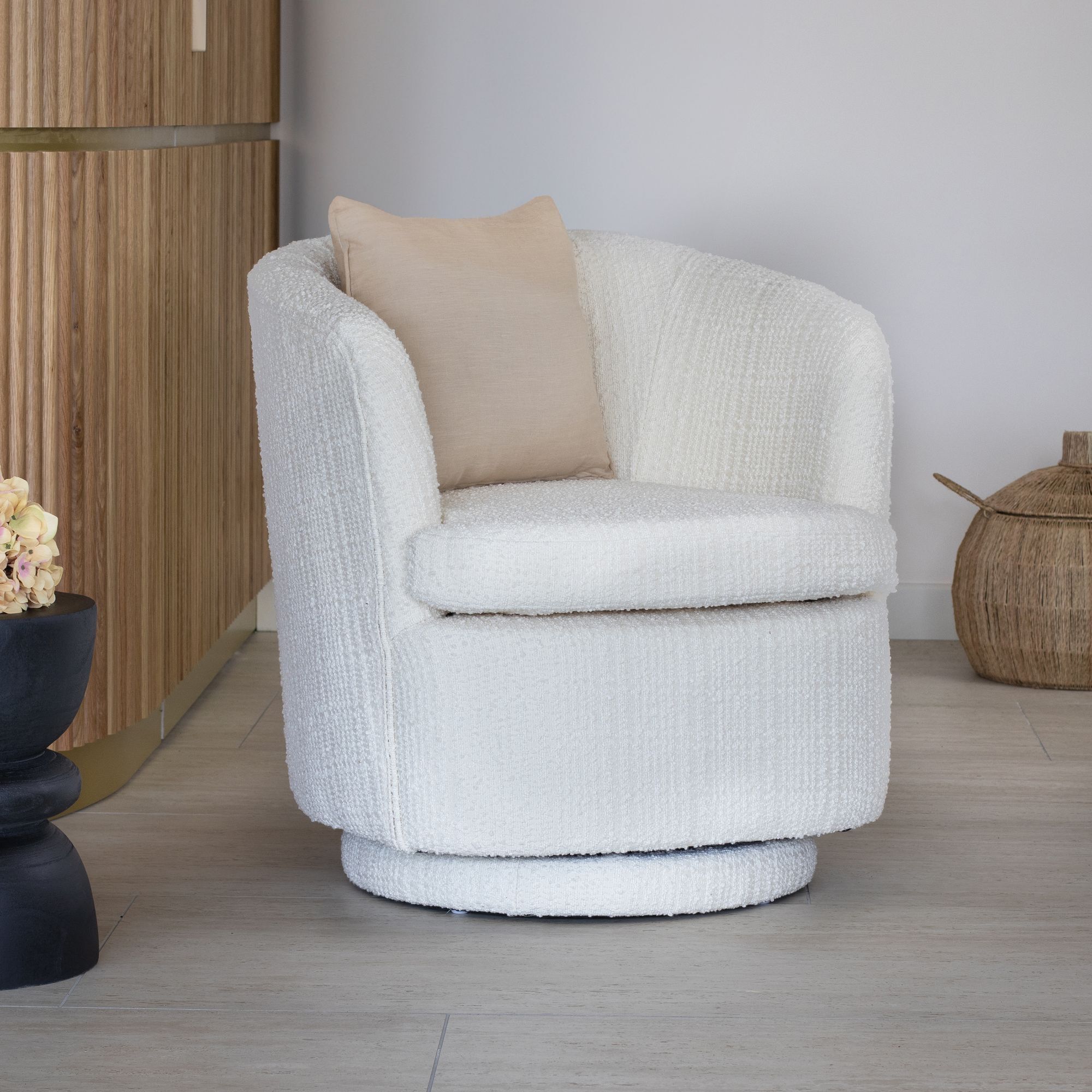 Fauteuil pivotant en bouclette blanche avec coffre de rangement  MALO