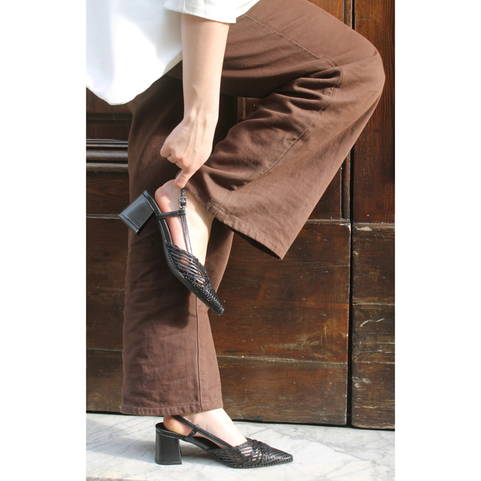 Slingback ricamata con tacco quadrato - NERO