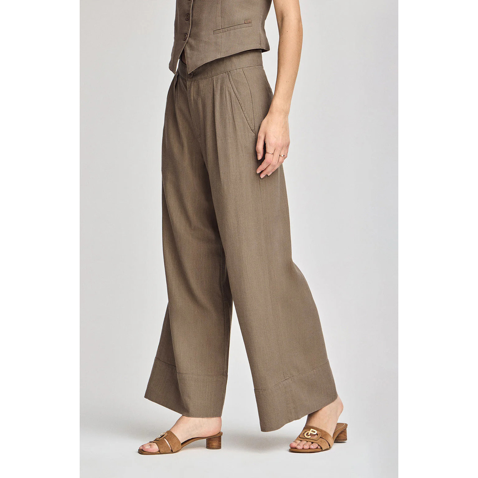 Pantaloni Deia color tortora in cotone e lino con particolari Polo Club
