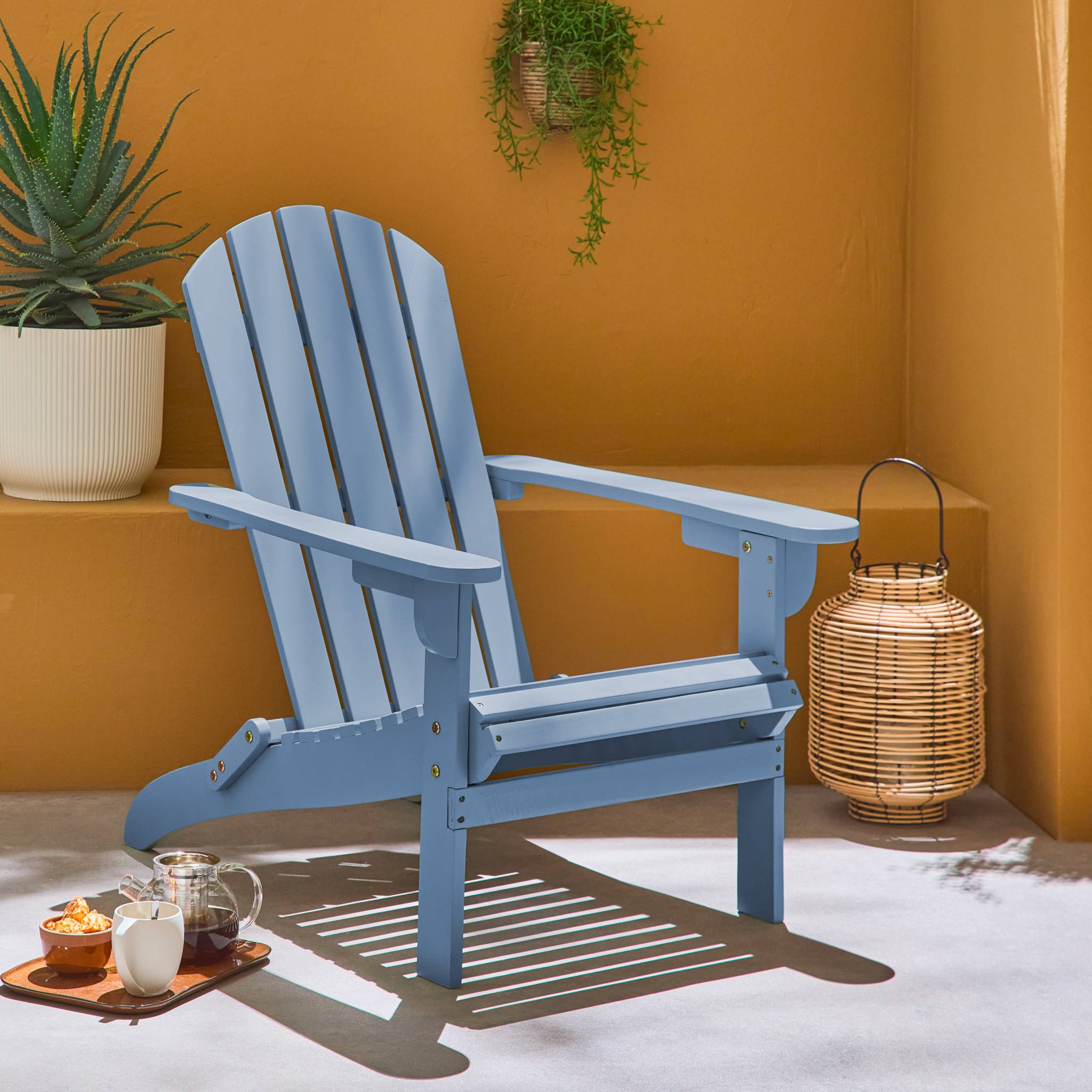 Fauteuil adirondack bleu en bois d'acacia avec accoudoirs KERINA. plusieurs coloris. 90 x 71 x 91.5 cm