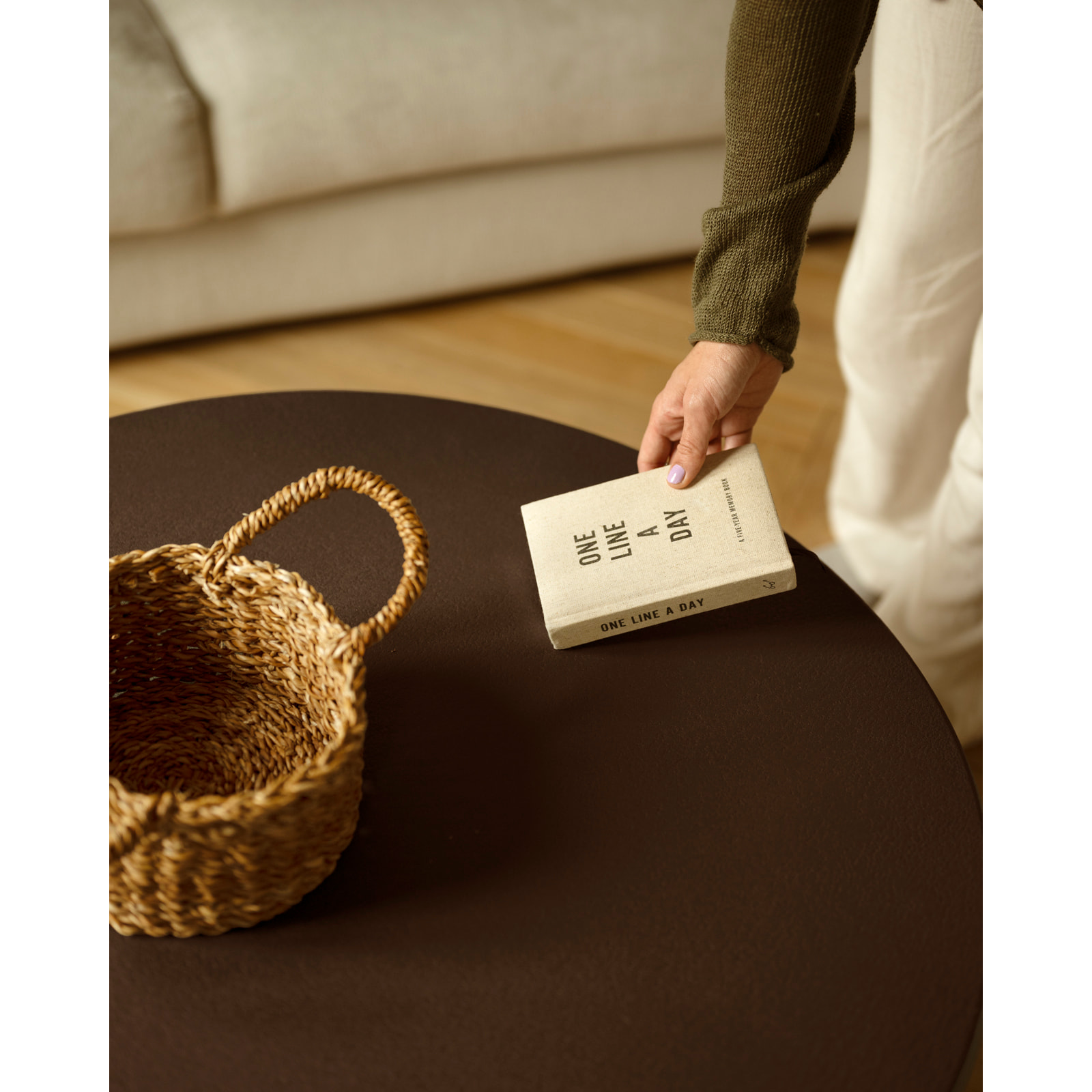 Table d'appoint ronde en microciment marron de 45x50cm Hauteur: 50 Longueur: 45 Largeur: 45