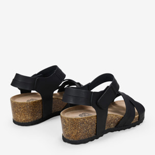 Sandalias negras con cuña de corcho