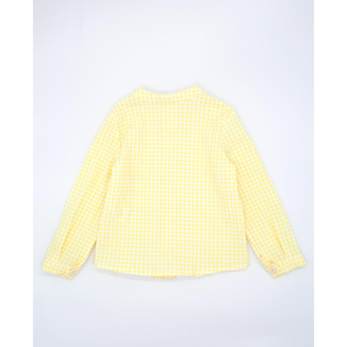 Camisa de manga larga estampado de vichy amarillo. Cuello mao y bolsillo en el delantero.