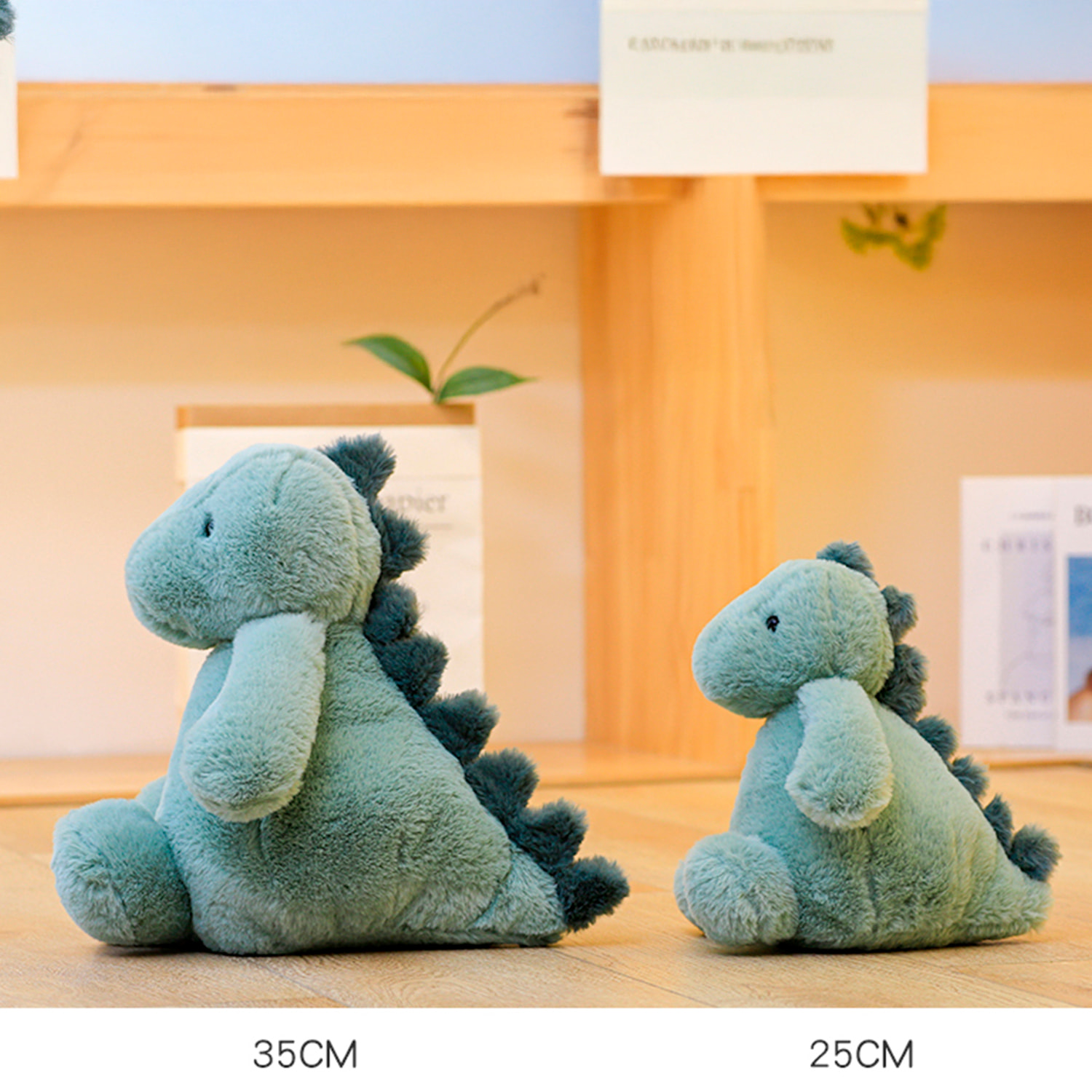 Peluche extrasuave y mullido Serie Dumpling. Diseño dinosaurio. 23 cm.