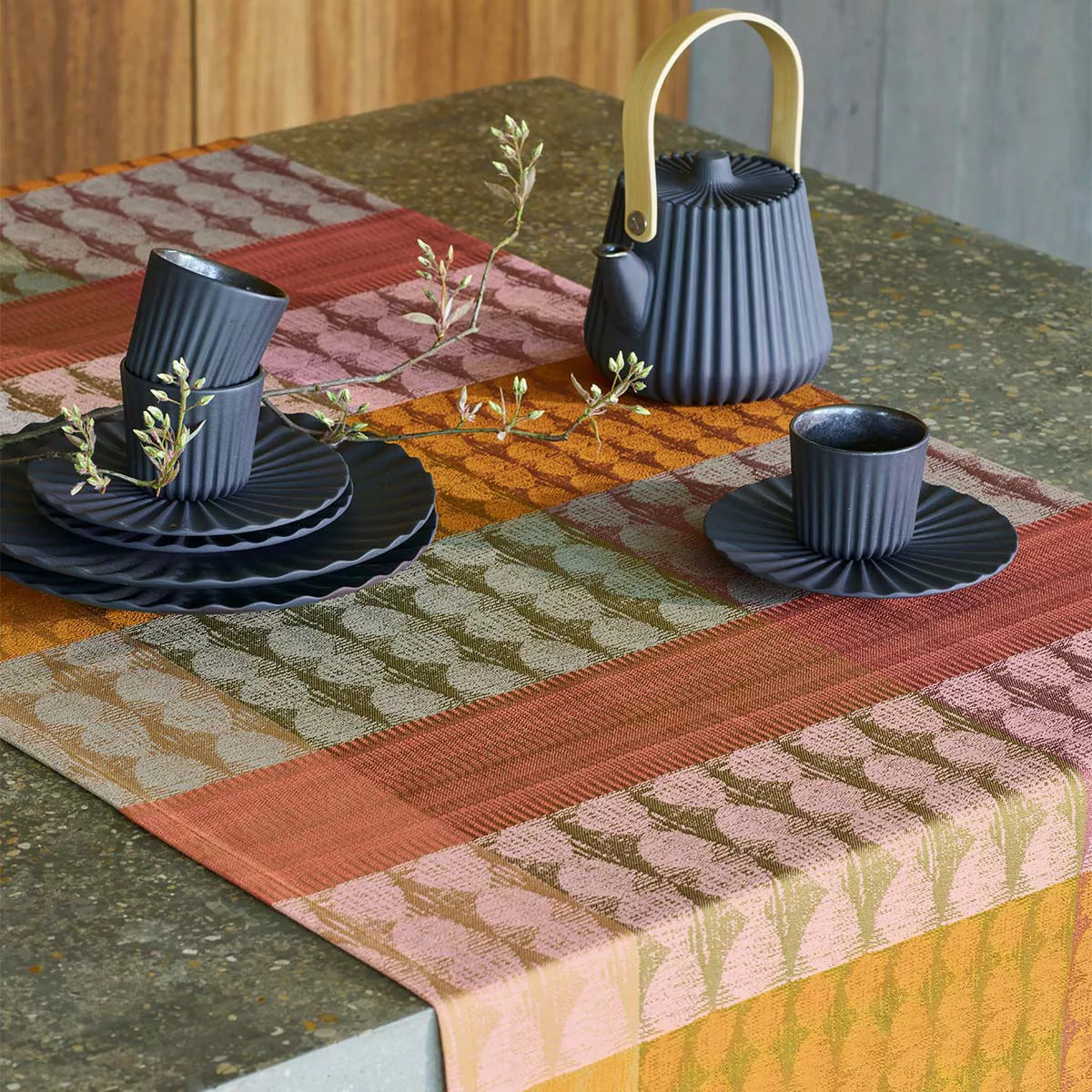 Chemin de table pur coton motif jacquard vert orange Mille halos prunus