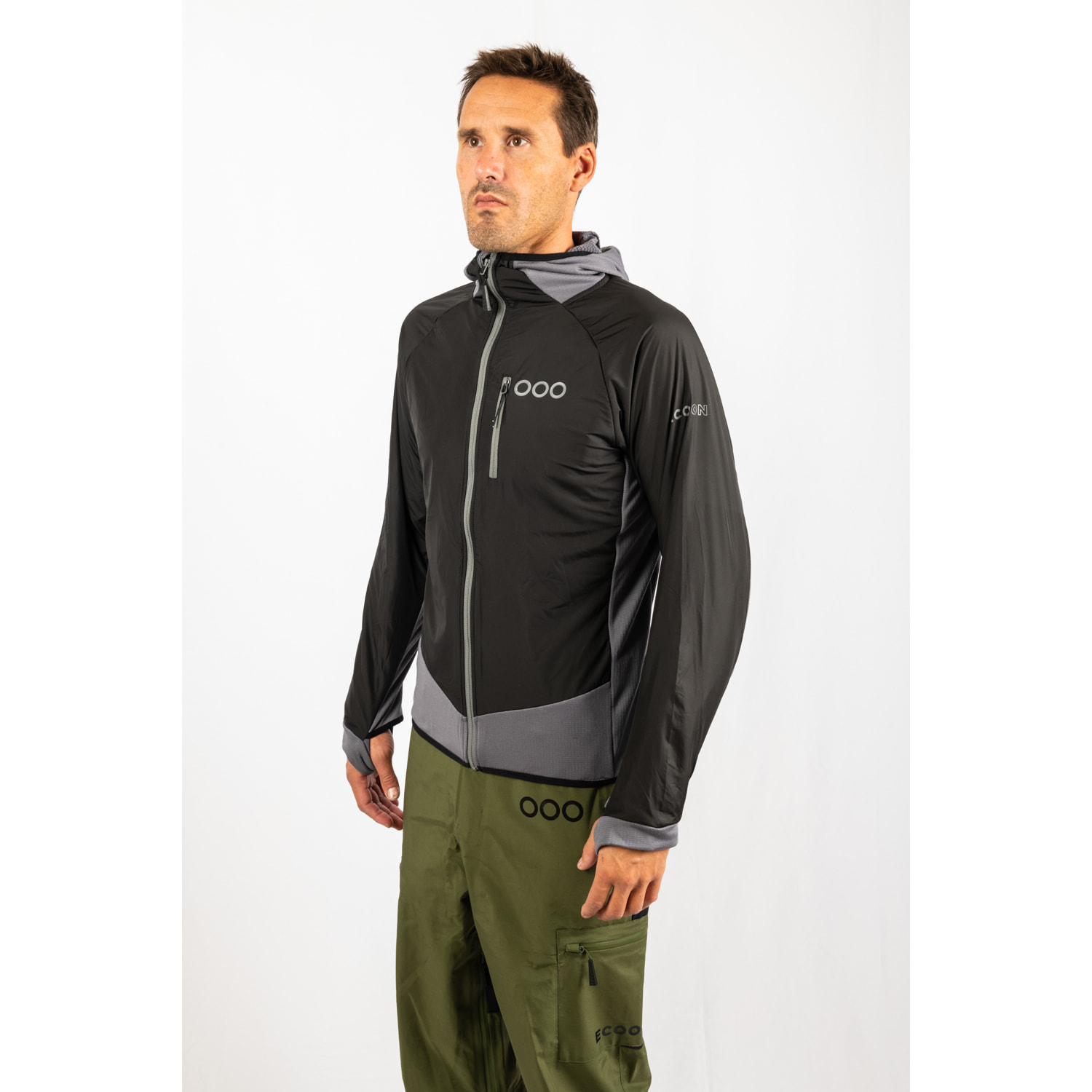 Chaqueta ECOActive Light Insulated Hybrid Jacket with cap marca ECOON - Negro / Gris