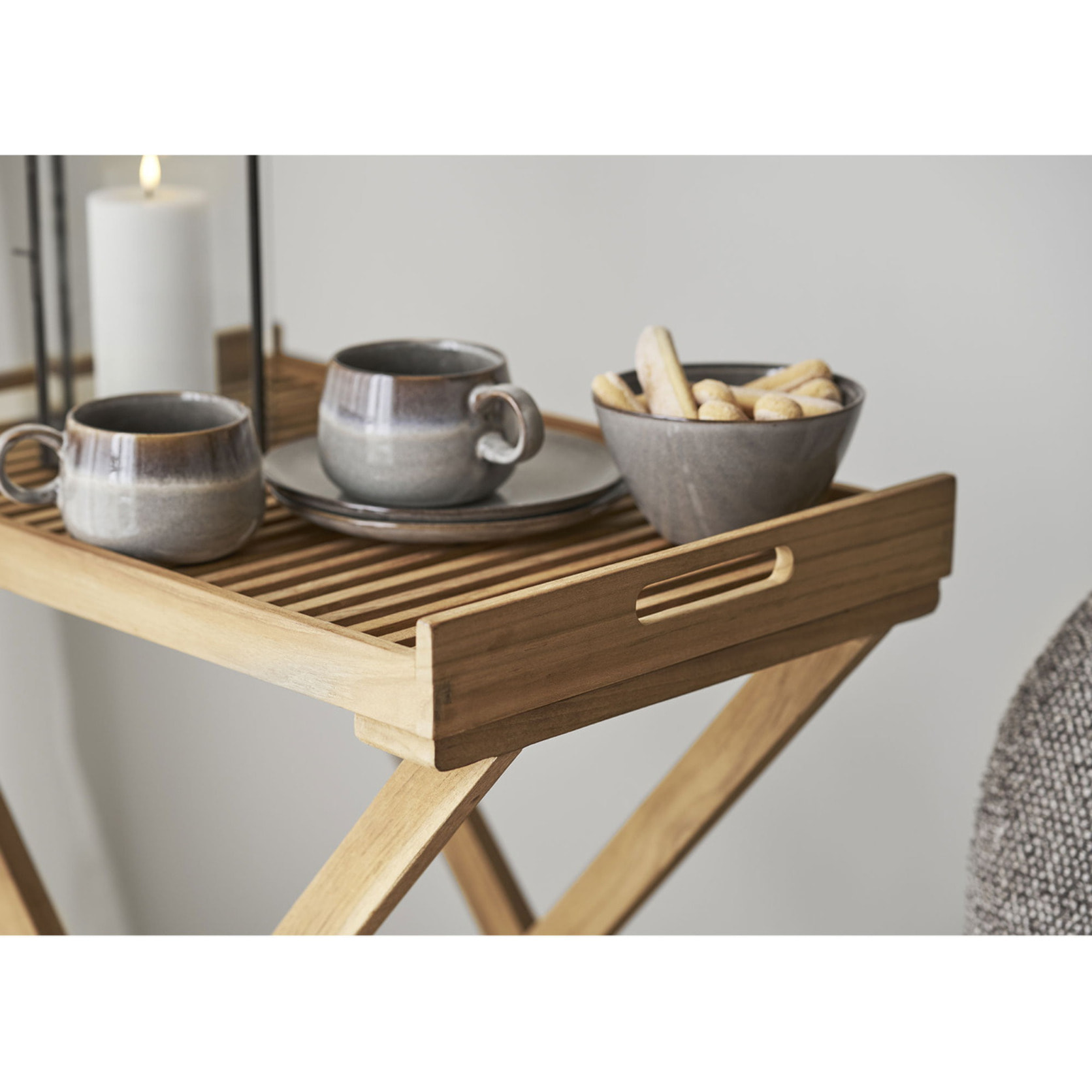 Tavolino Ronda con vassoio in teak naturale 60x40x70 cm