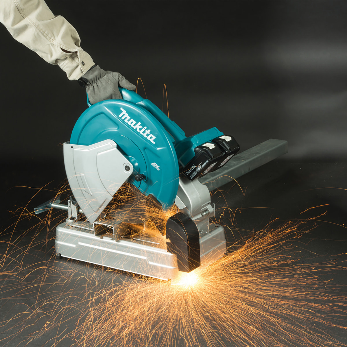 Tronzadora de metal 36 V => 2 x 18 V Li-Ion MAKITA - Sin batería y cargador - DLW140Z
