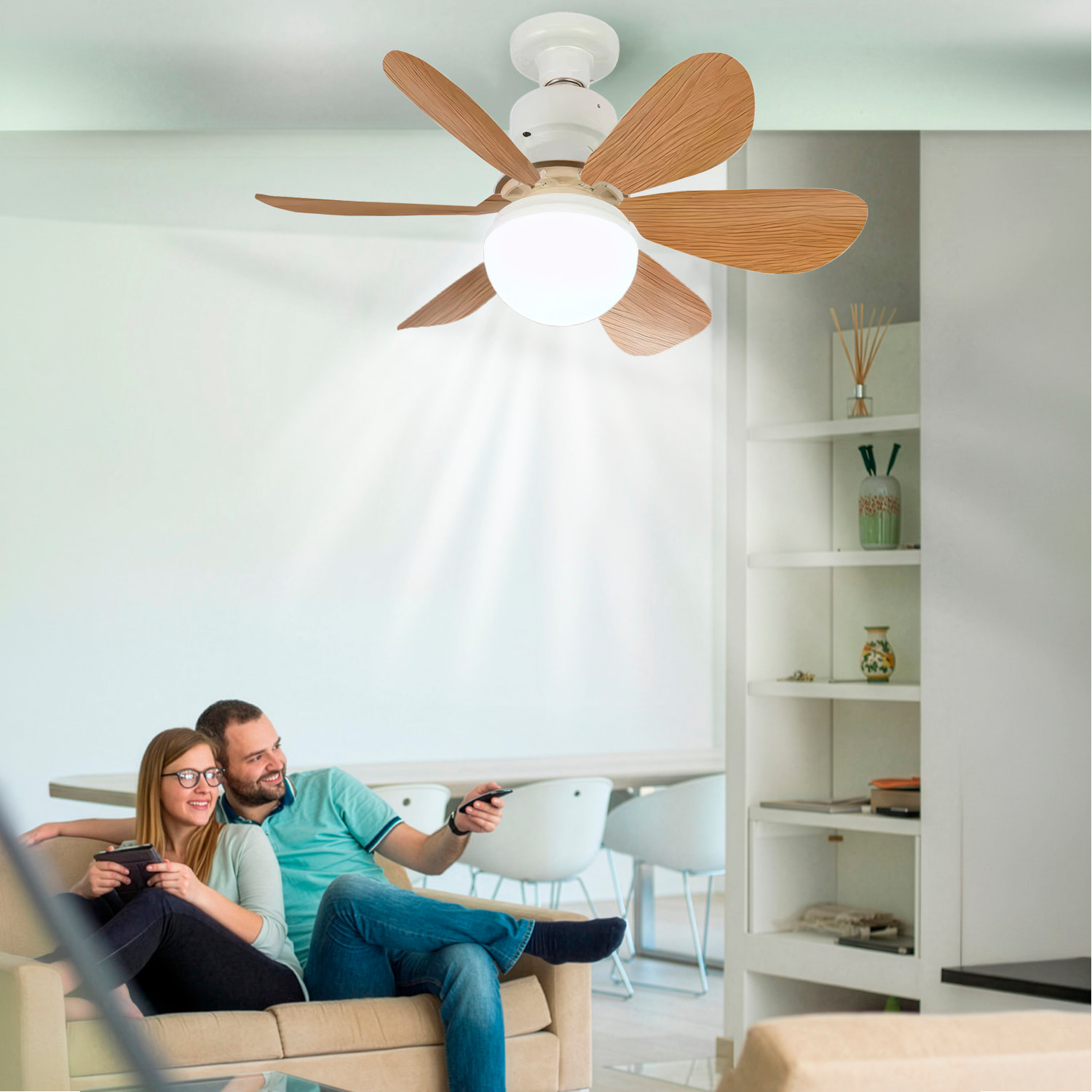 Ventilador de techo FS-HX-R520-B de 52 cm. Adaptador E27, 3 velocidades y luz LED regulable de 18 W. Incluye mando a distancia.