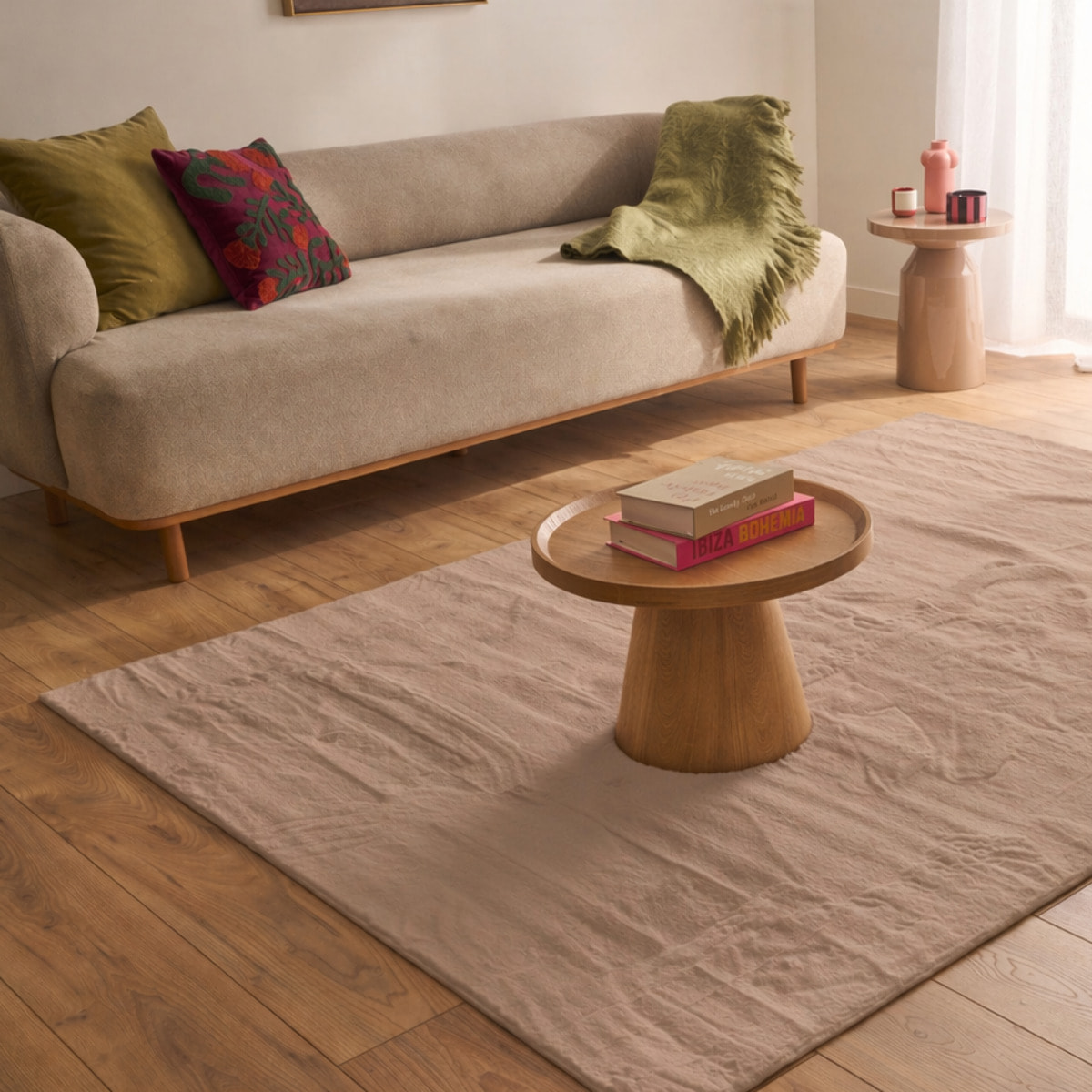 NUBE - Tapis doux et moelleux à poils courts taupe