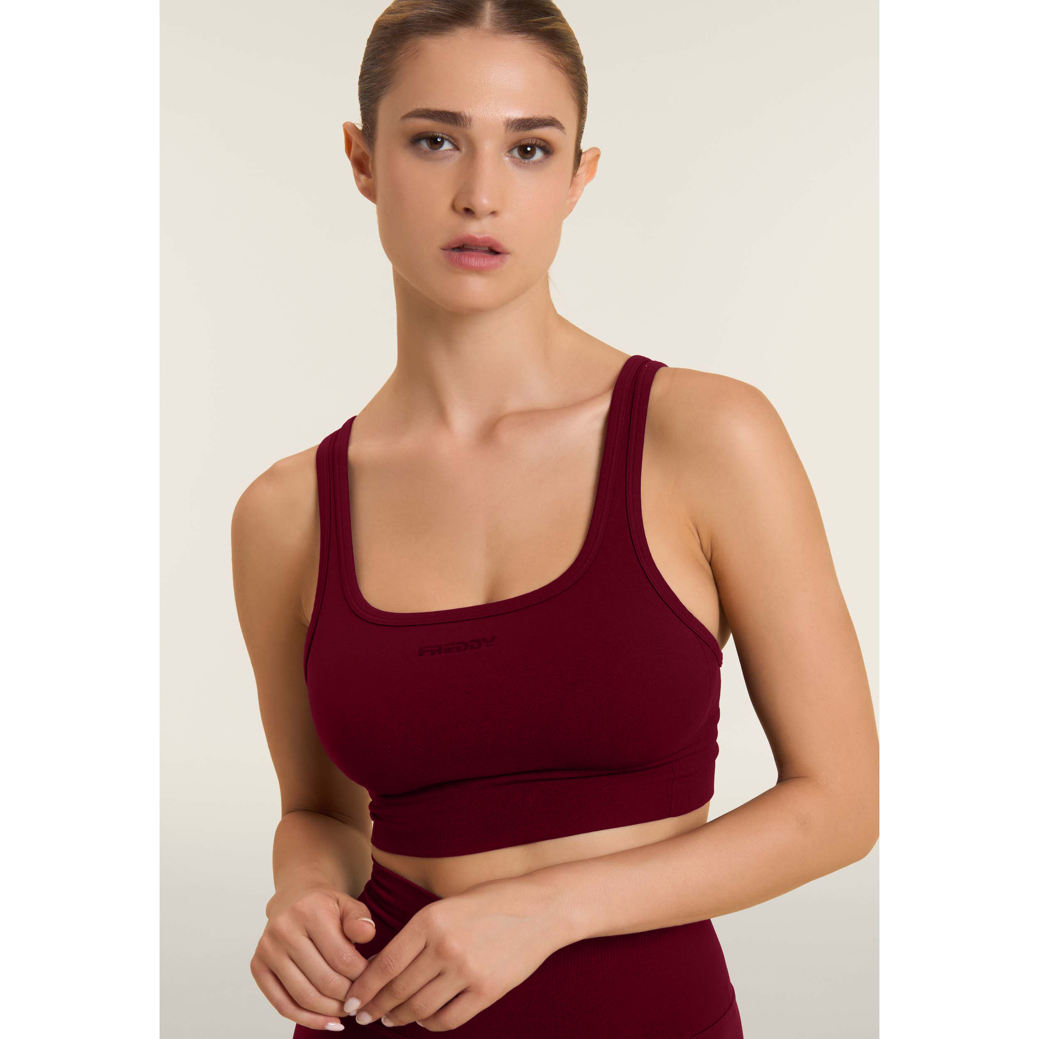 Top sportivo seamless supporto medio con inserti a costine