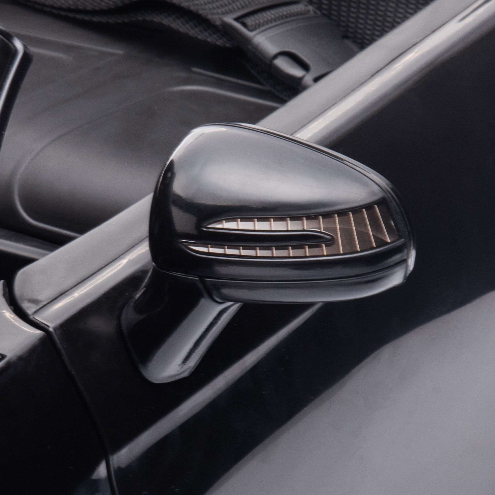 Coche Eléctrico para Niños de +3 Años, Mercedes SLC 300, Coche Eléctrico 12V, con Mando a Distancia 2,4 G, Ruedas Traseras con Suspensión, Faros LED, Música, USB, Motor Doble, Negro