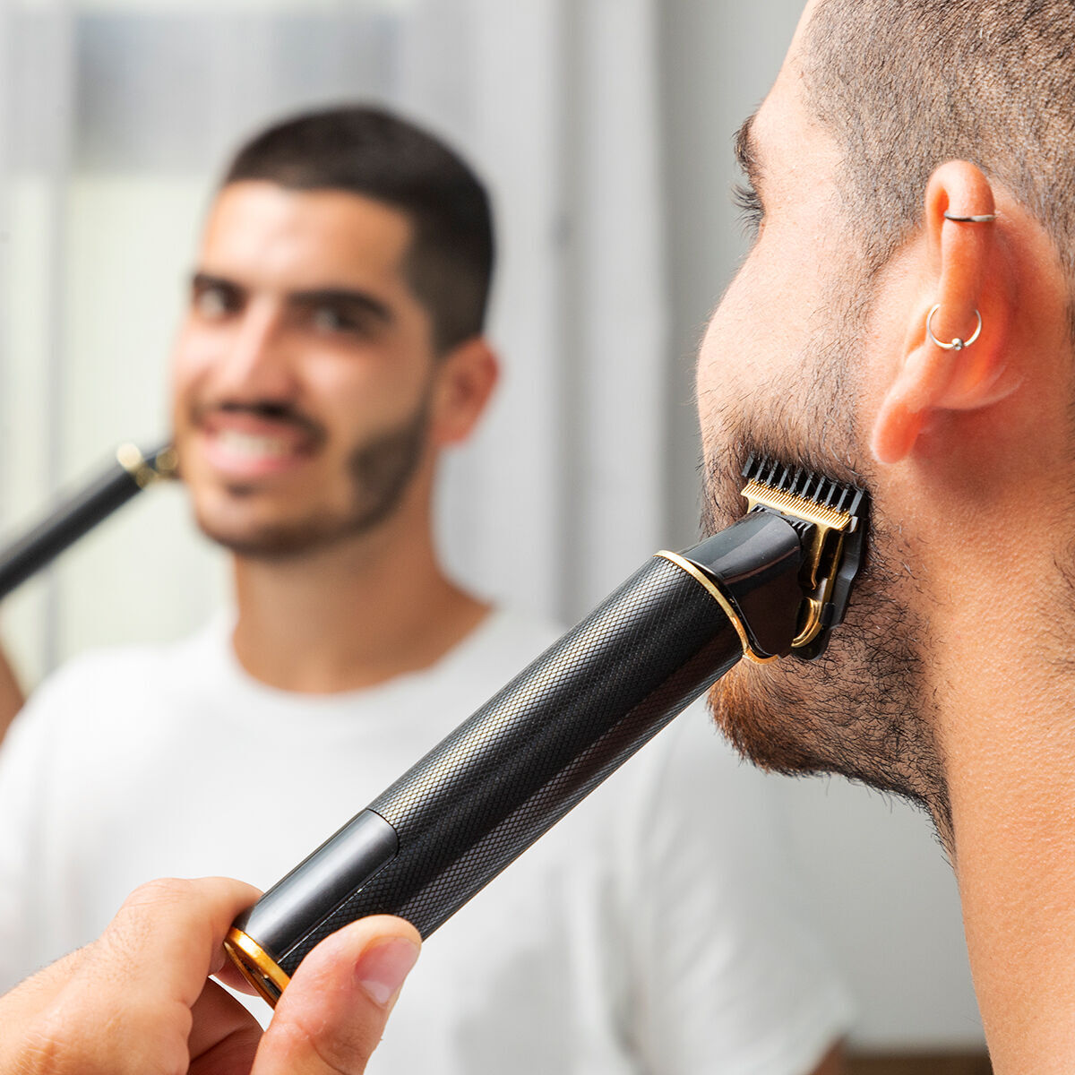 Pack Plantilla para Afeitado de Barba Hipster Barber y Cortapelos Profesional Recargable con Accesorios InnovaGoods