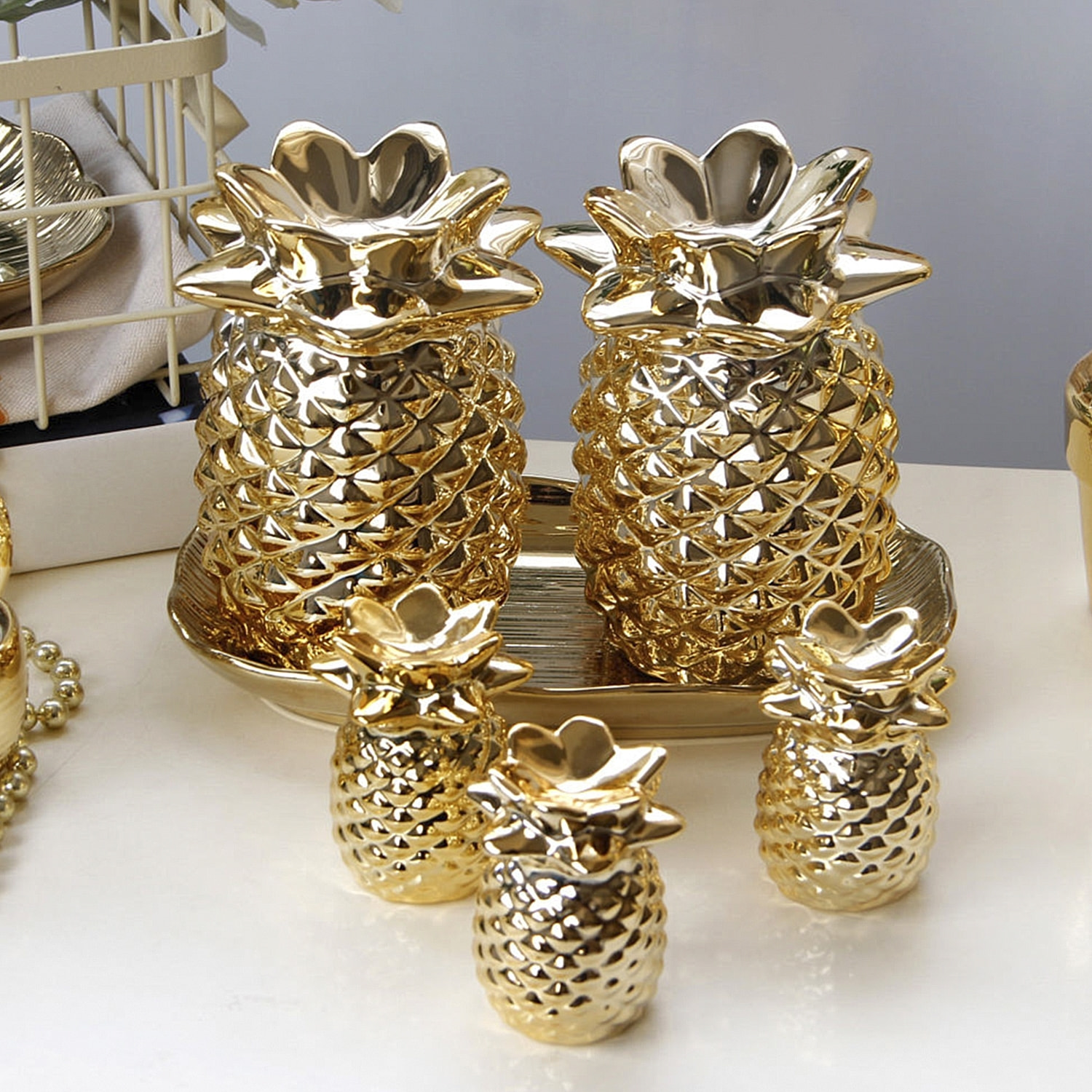 DAM  Figura decorativa in porcellana grande ananas dorato 10,3x9x13 cm. Colore: oro