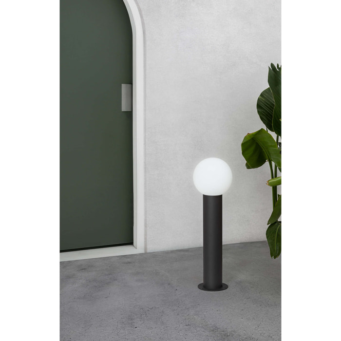 MOON 610 Lampada sopra muro grigio scuro