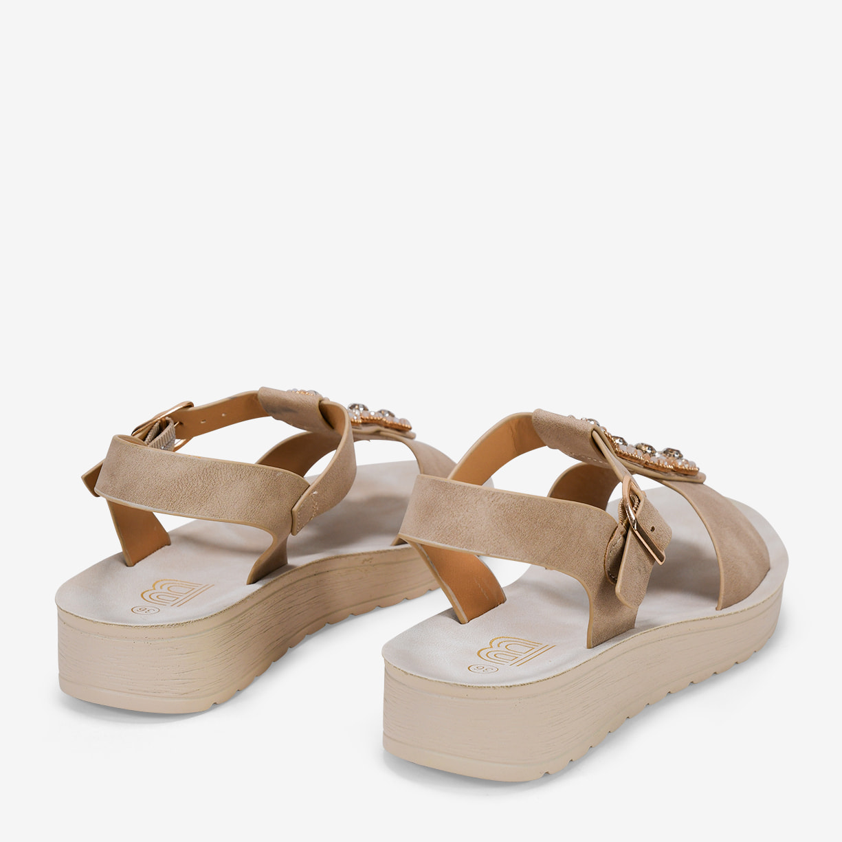 Sandalias de cuña beige con brillantes