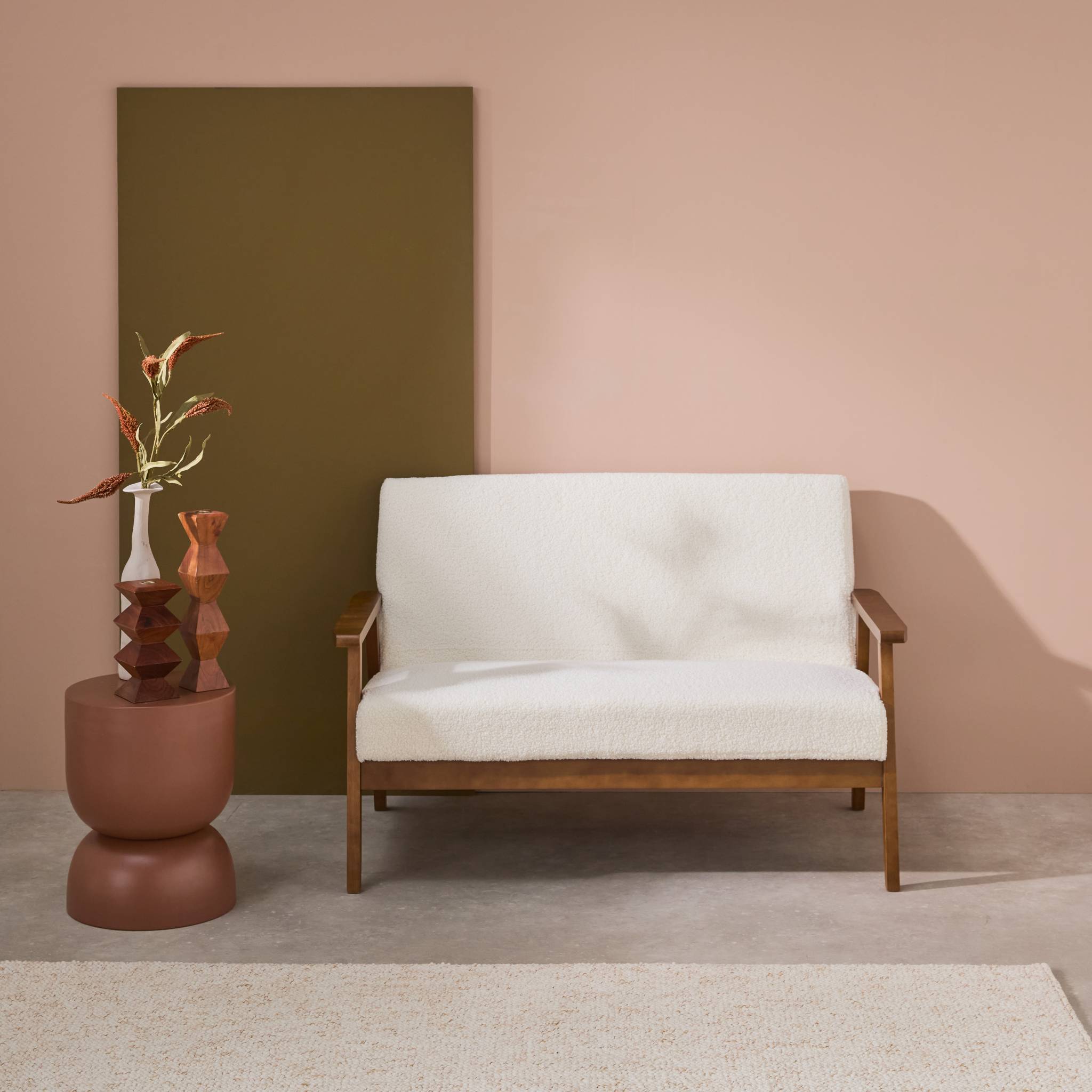 Banquette canapé 2 places en bois teinté noyer clair et tissu bouclette. Isak. L 114 x P 69.5 x H 73cm