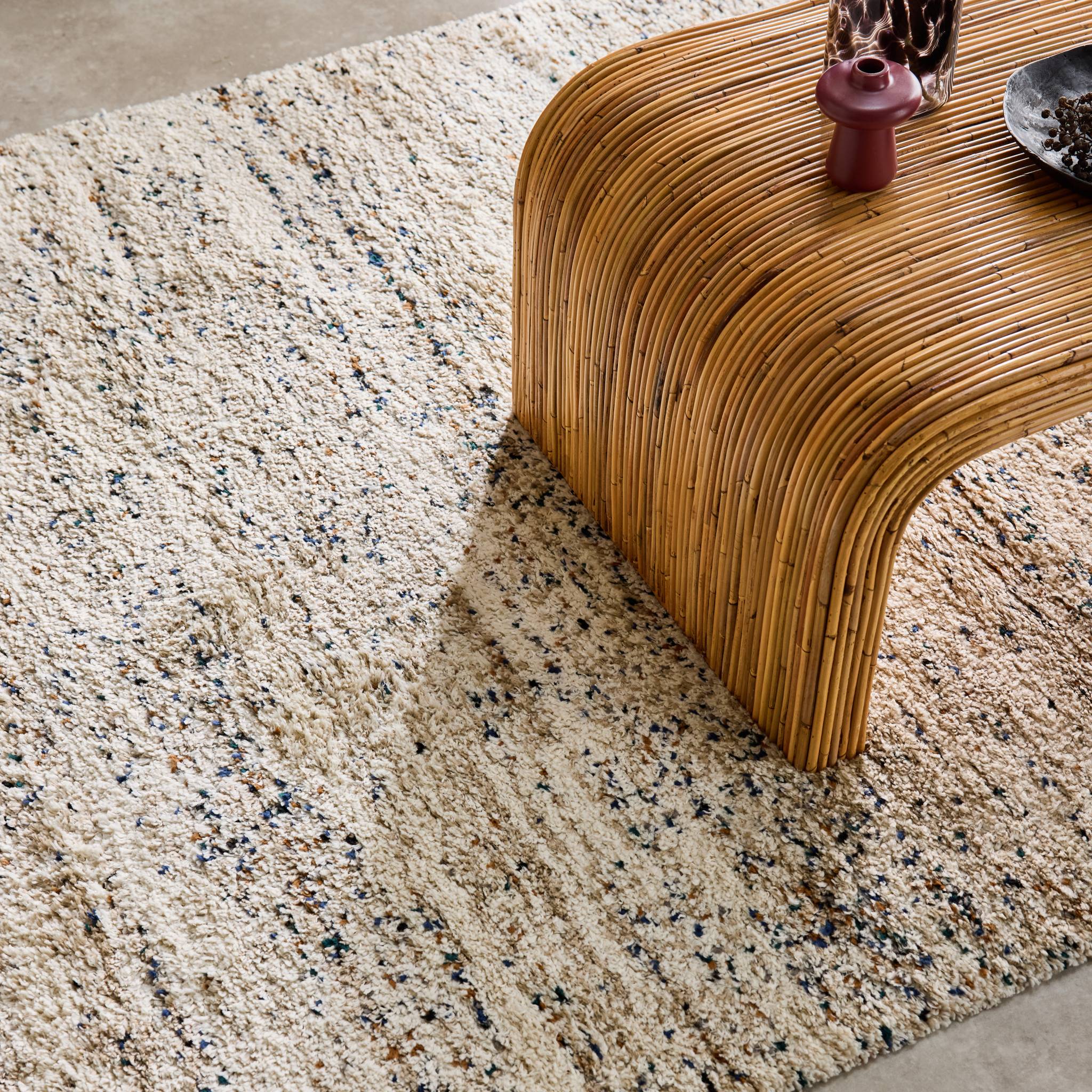 Tapis intérieur avec motif tacheté créme RICHIE
