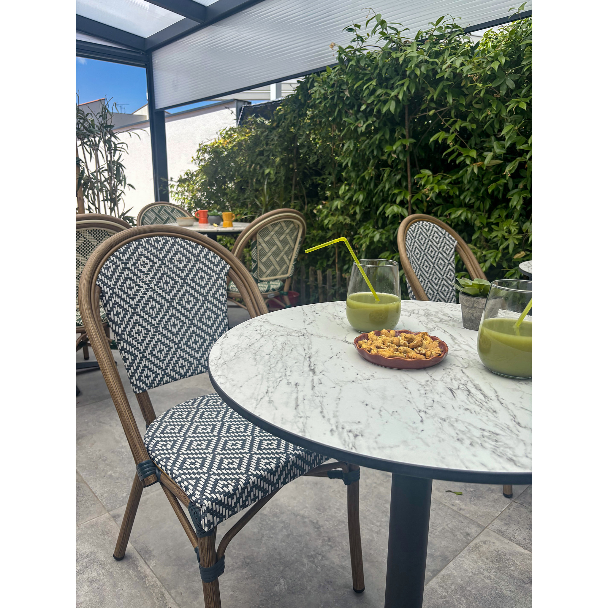 BISTRO - Table ronde de jardin en acier et plateau HPL
