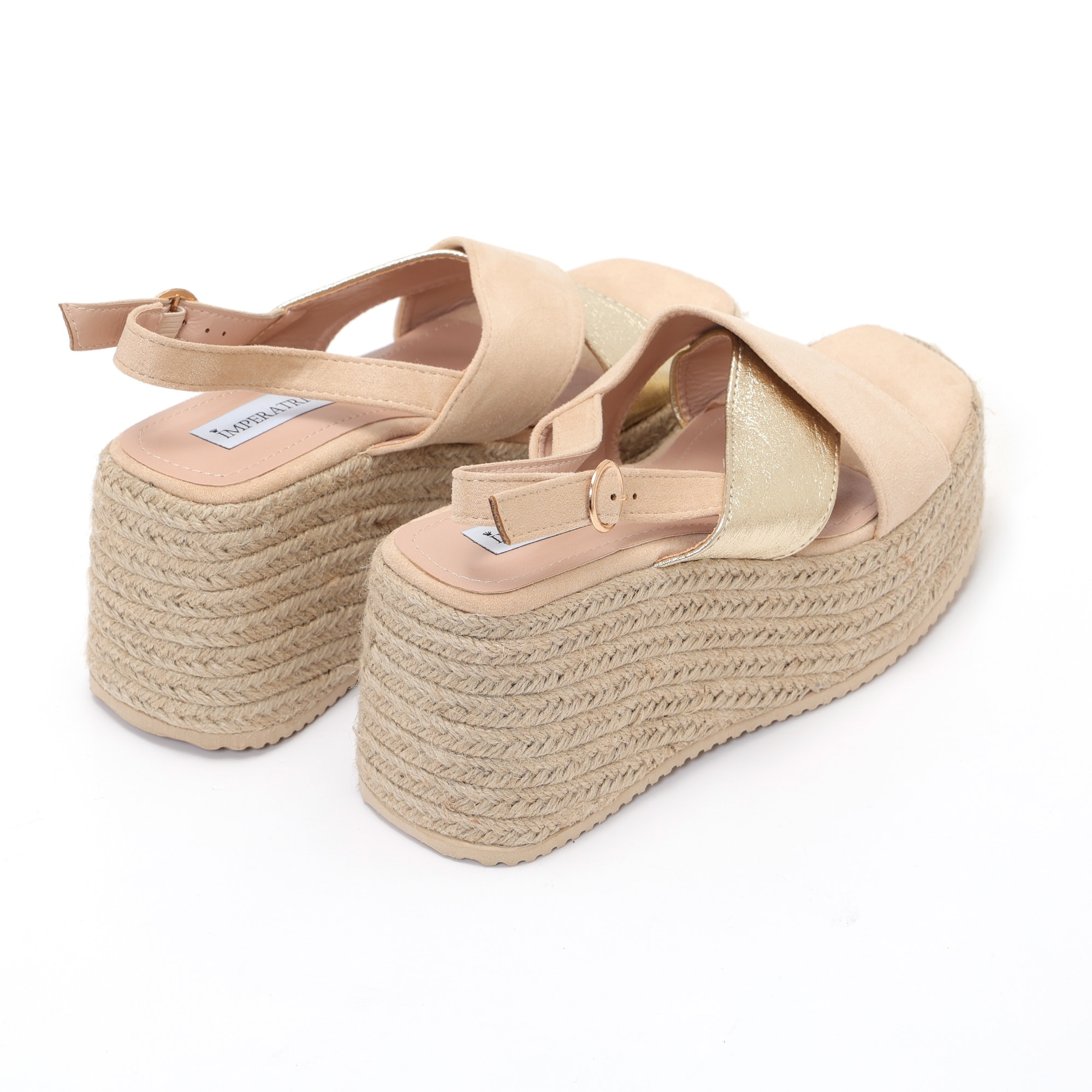 Sandali in simil pelle scamosciata con zeppa in rafia