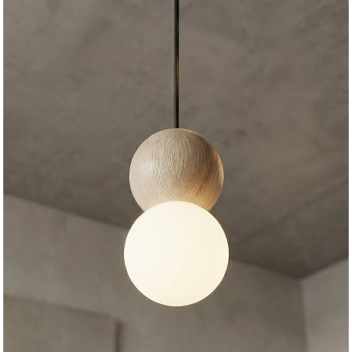 Lampada a sospensione LOOP in acciaio nero e legno naturale