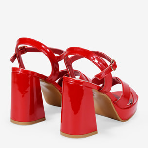 Sandalias de tacón ancho rojas en charol