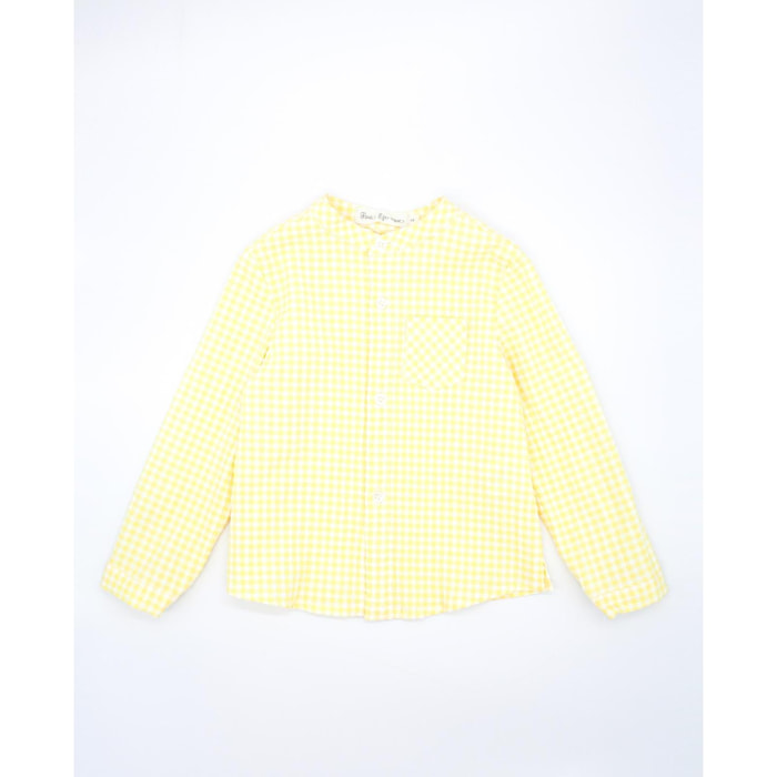 Camisa de manga larga estampado de vichy amarillo. Cuello mao y bolsillo en el delantero.