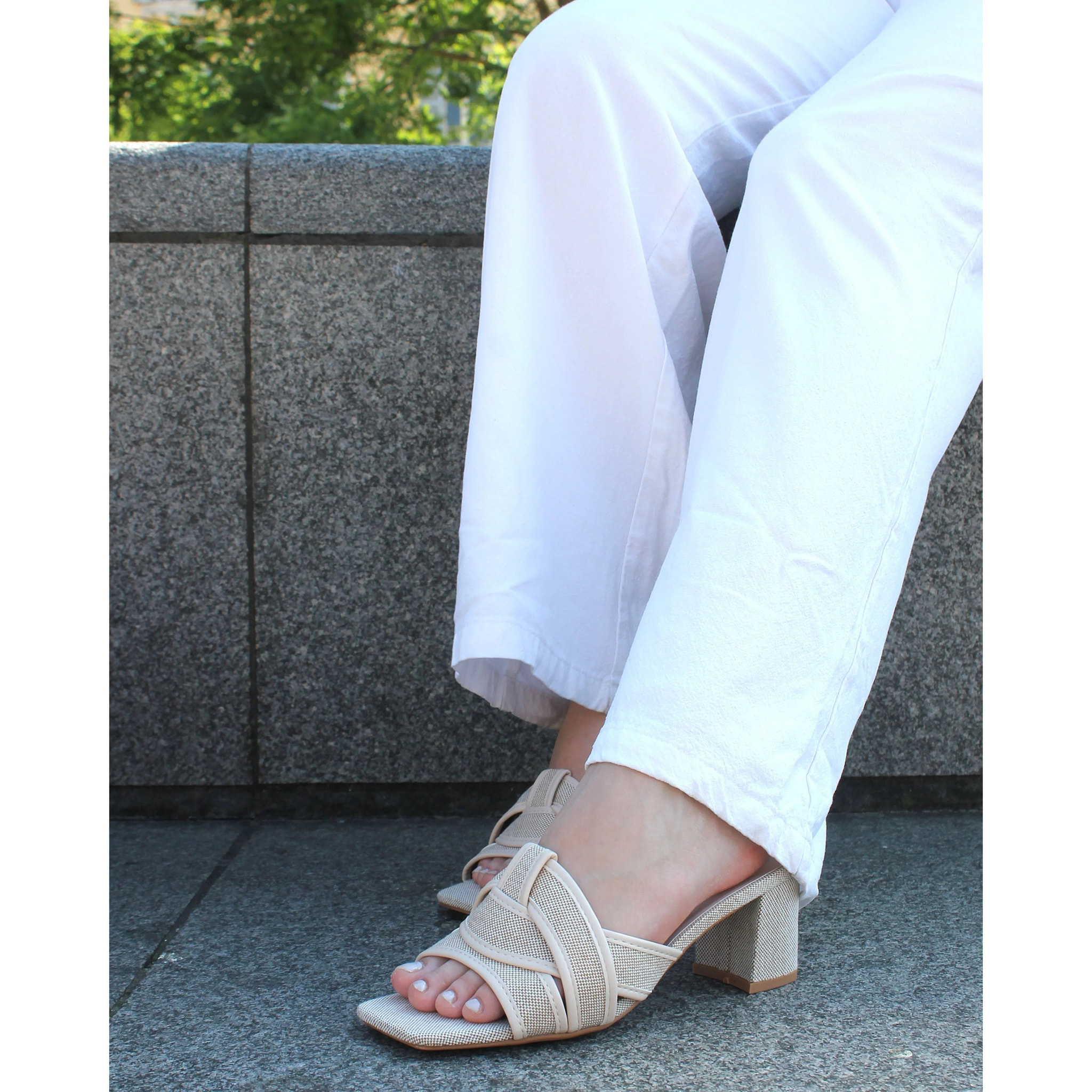 Sabot texture-cross con tacco quadrato - BEIGE