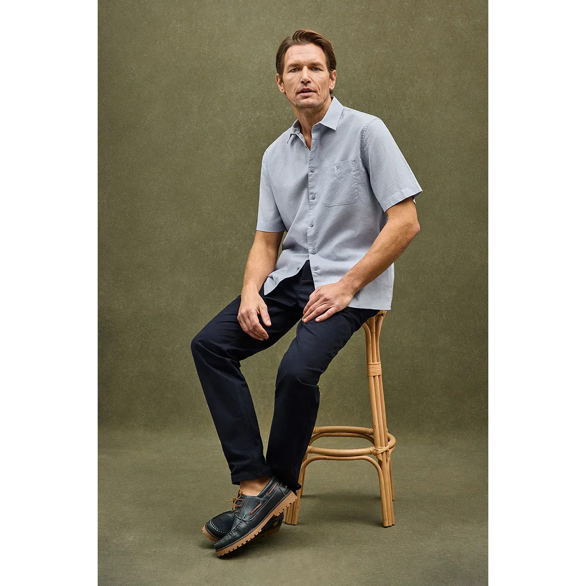 Camicia cotolino azzurra a maniche corte e regular fit con logo Rigby Go