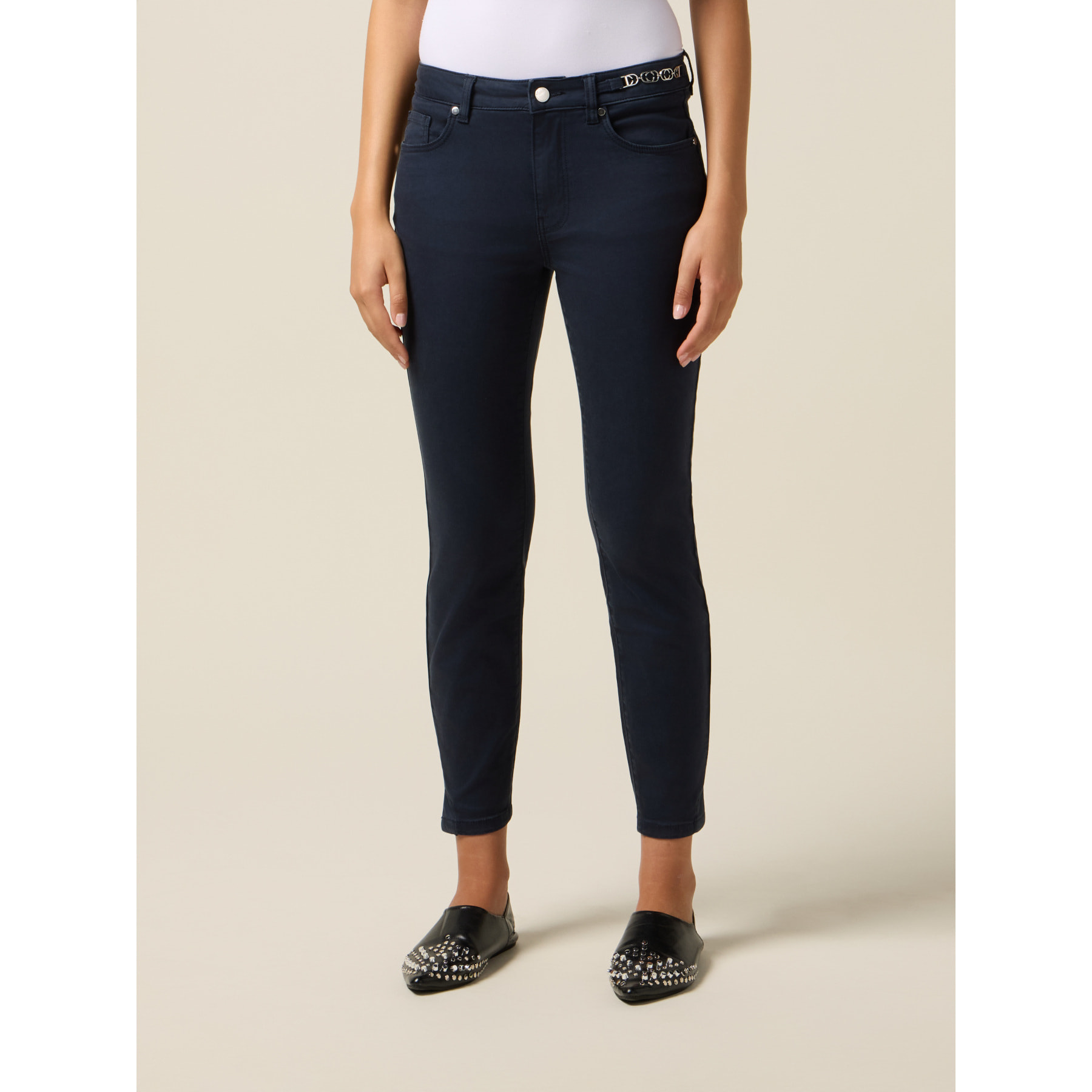 Oltre - Pantalones pitillo con detalle de cadena - Azul