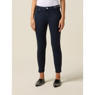 Oltre - Pantalones pitillo con detalle de cadena - Azul