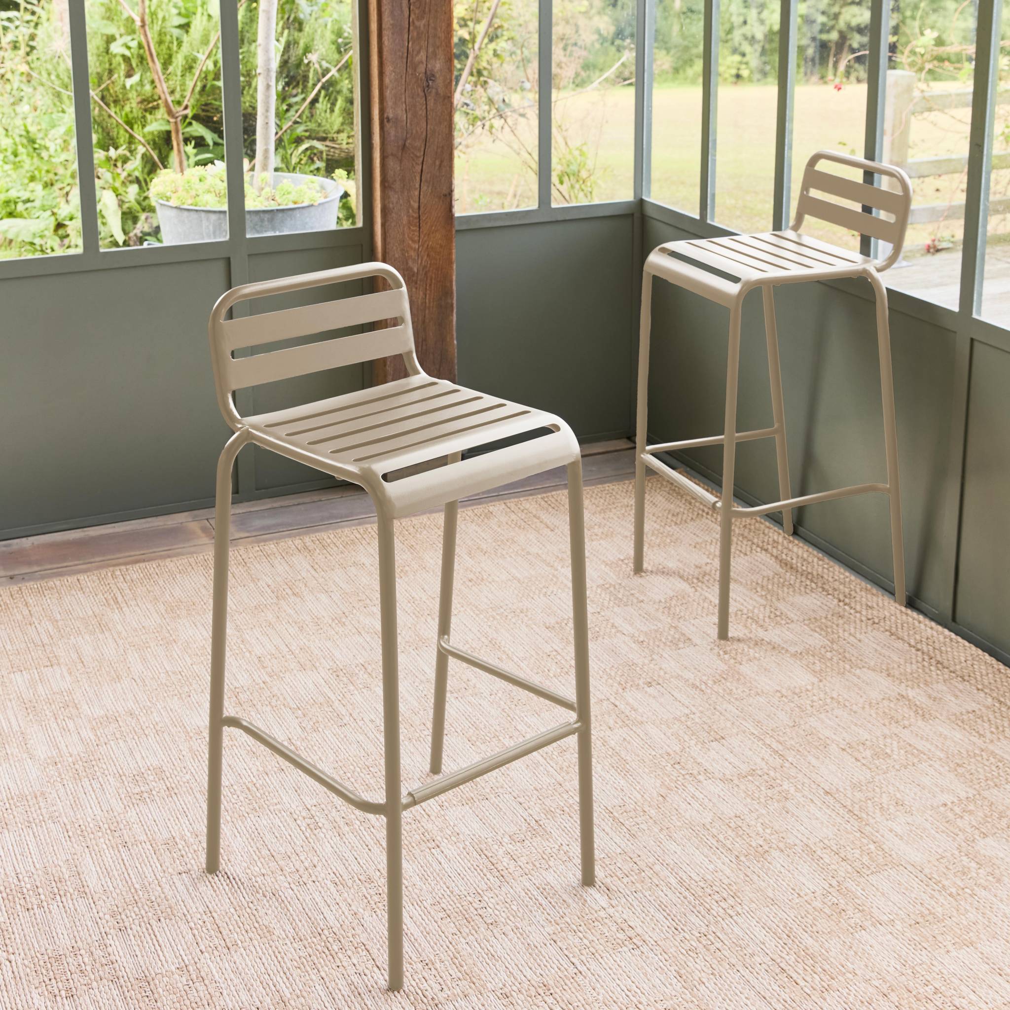 Lot de 2 chaises hautes de jardin acier. 2 places. beige. L 44 x P 41 x H 85cm