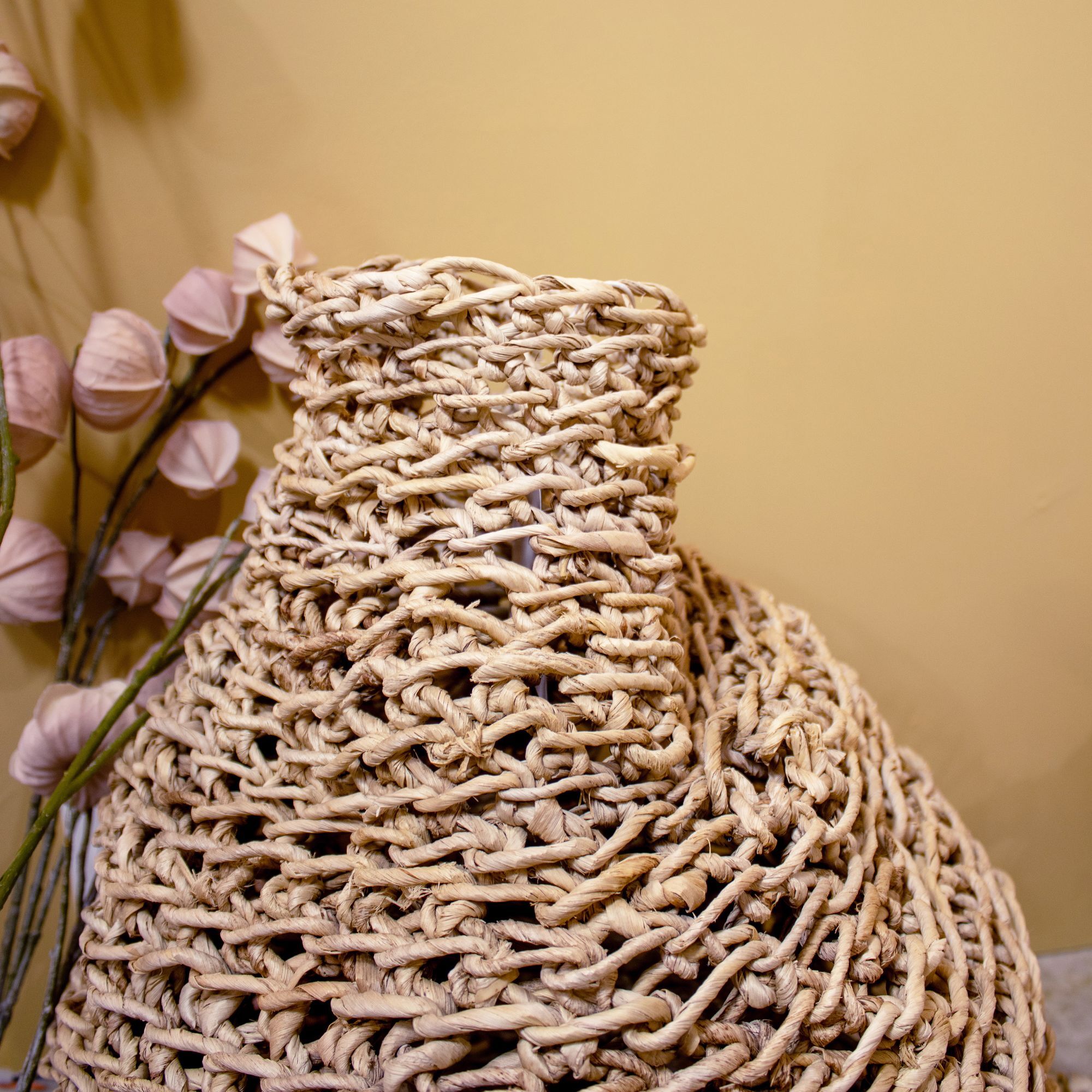 Jarre décorative en fibre d'abaca h55cm
