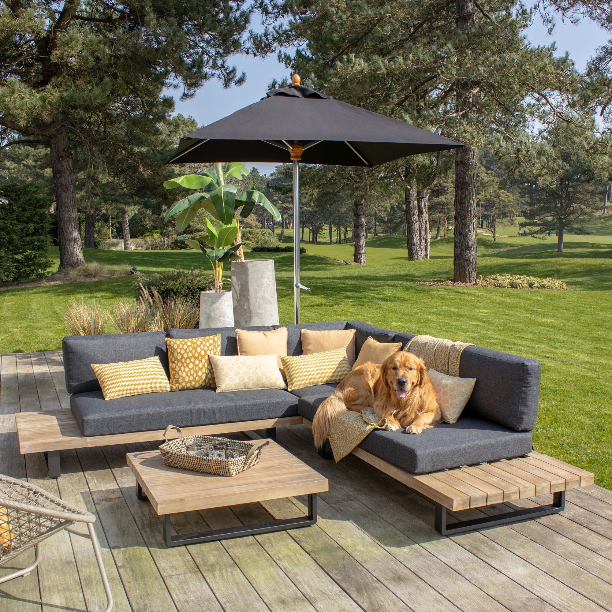 Salon de jardin en bois d'acacia et coussins noir 6 places DOURO