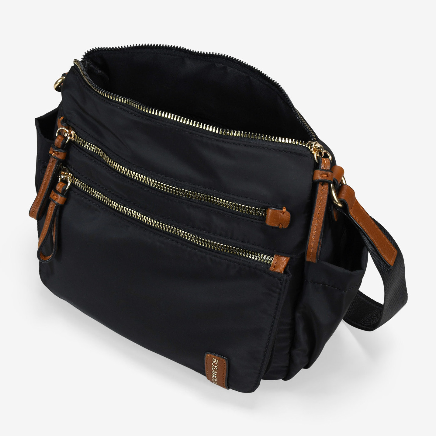 Bolso bandolera negro con cremalleras metálicas
