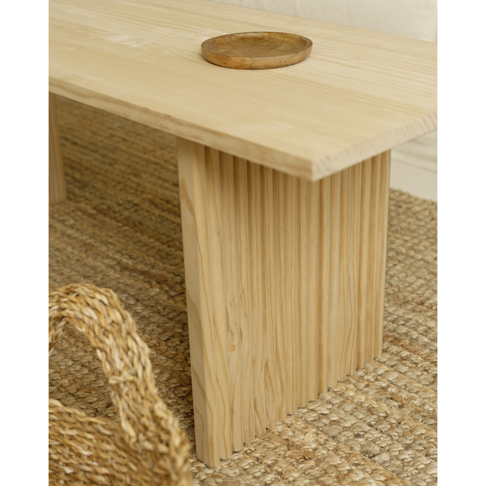 Mesa de centro de madera maciza en tono roble medio de 120cm Alto: 45 Largo: 120 Ancho: 55