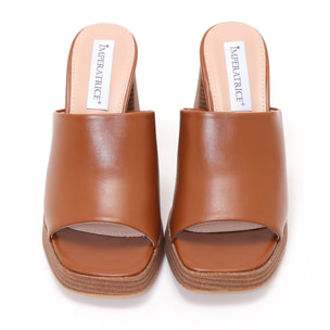 Sandali in simil pelle con tacco e zeppa in sughero