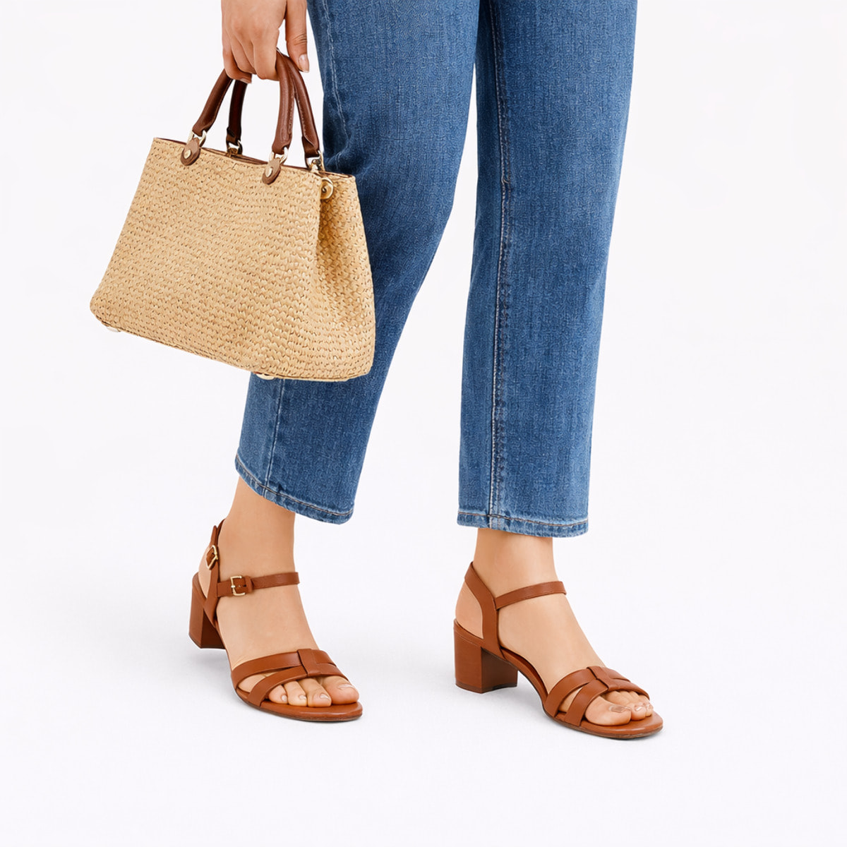 Sandali con cinturino regolabile e tacco largo