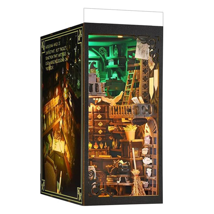 La casa de la Maestra. Book Nook de madera, diseño 3D realista con gran detalle, cubierta y luces led. 391 piezas.