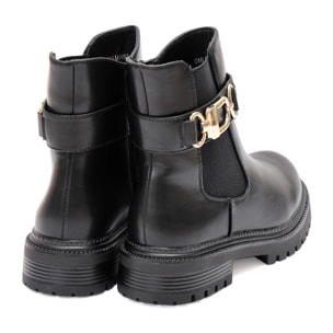 Stivaletto in simil pelle con elastico e fibbia dorata