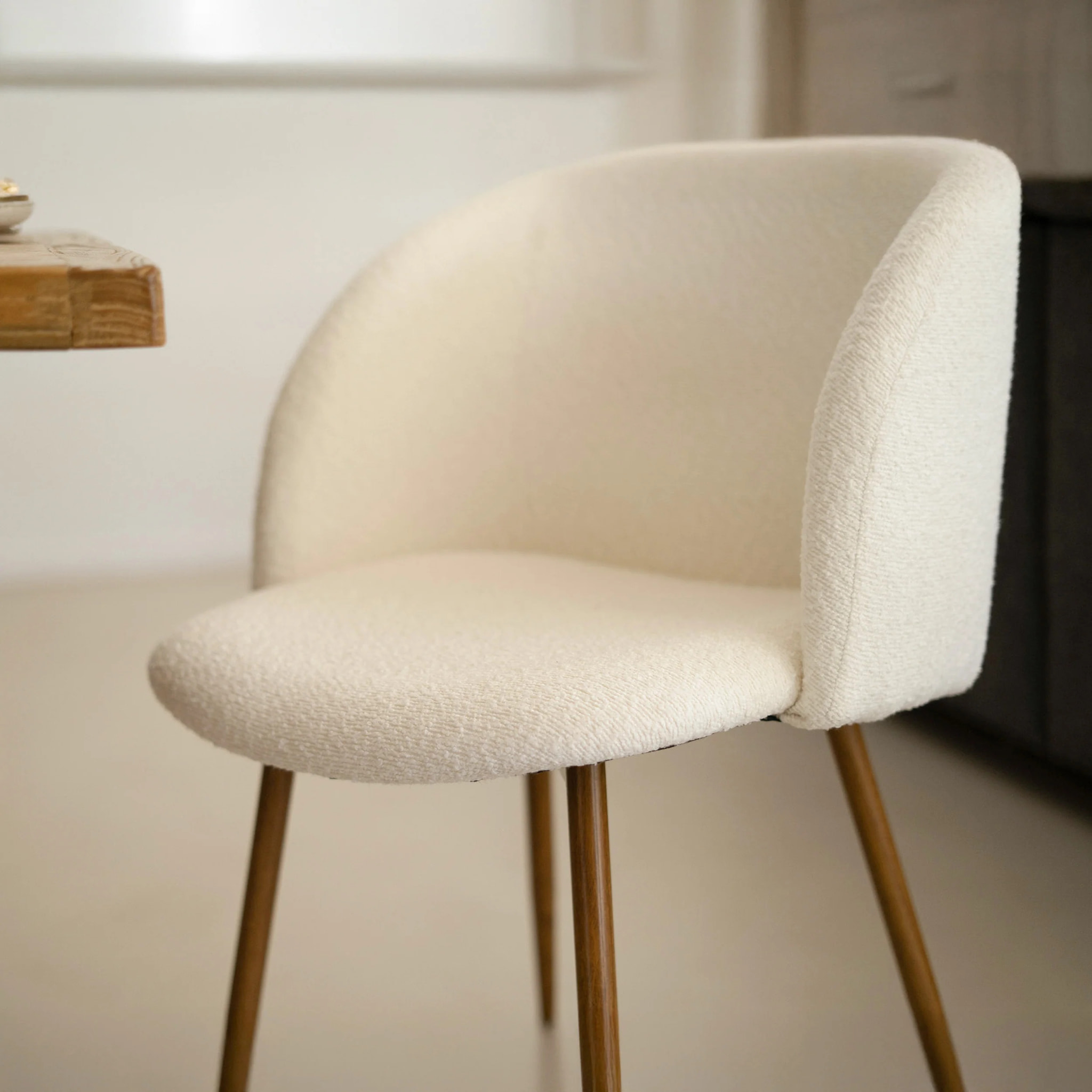 Lot de 2 chaises en tissu bouclé beige - Swan