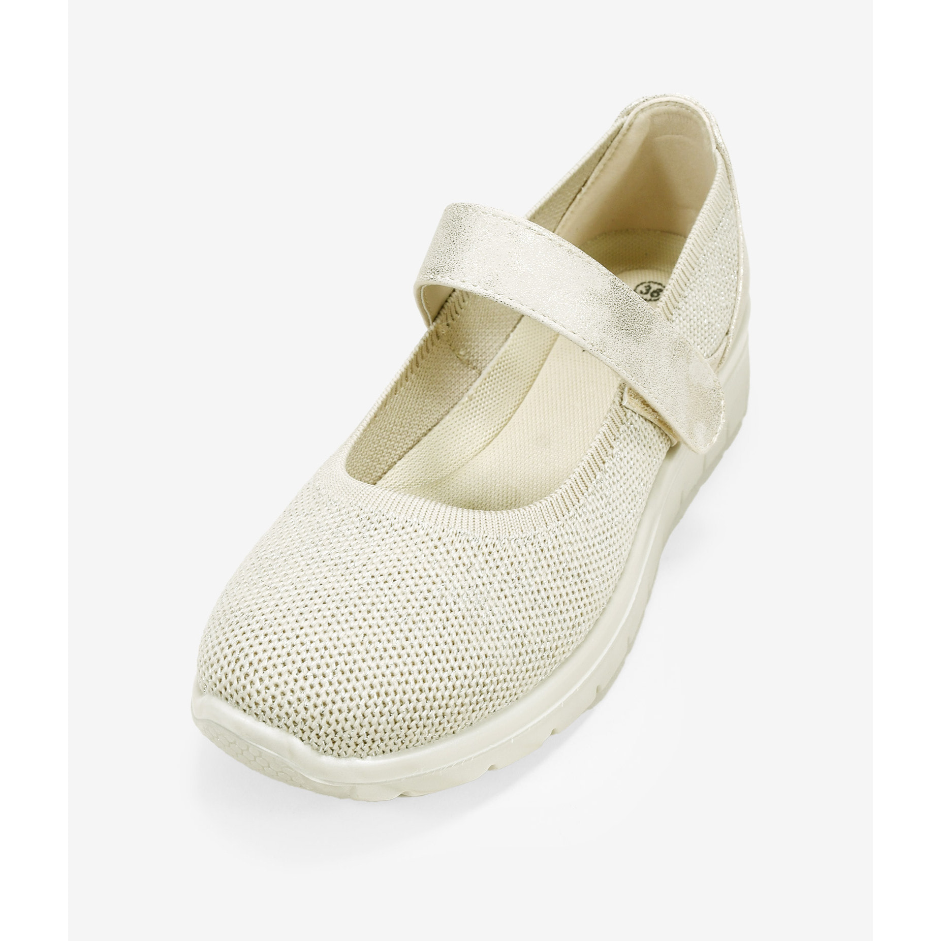 Zapatos deportivos beige con cuña