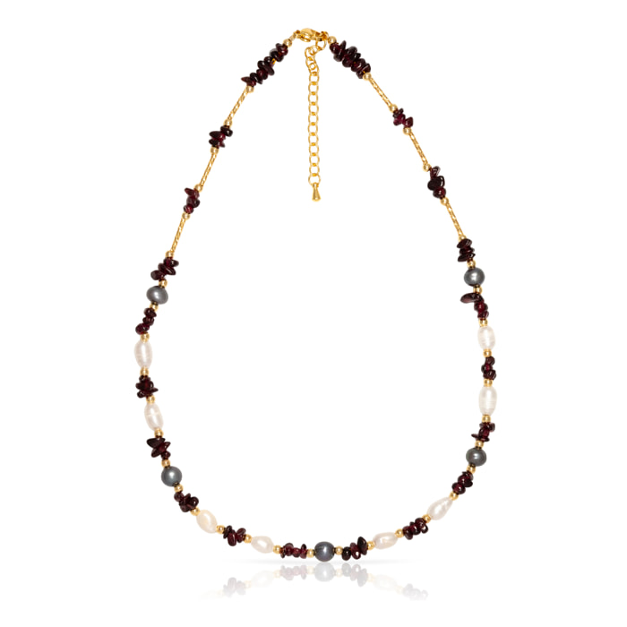 Collar de granates, piedras trituradas y perlas naturales con cierre de mosquetón.