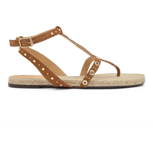 Sandalia plana de dedo Pati en ante y tachuelas